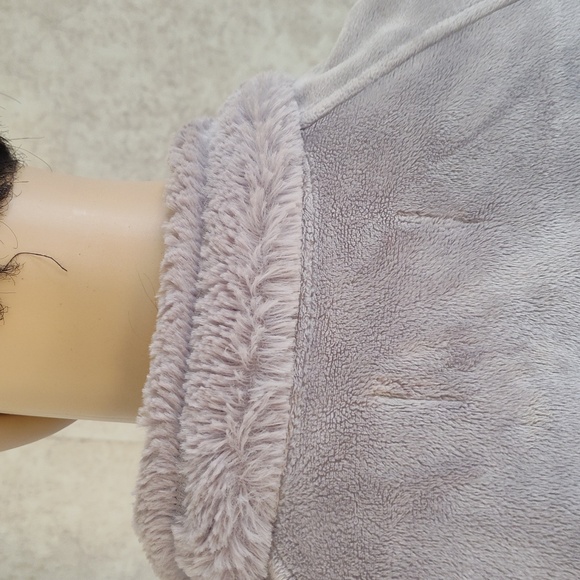 Ladies coat 🧥 - Picture 7 of 9